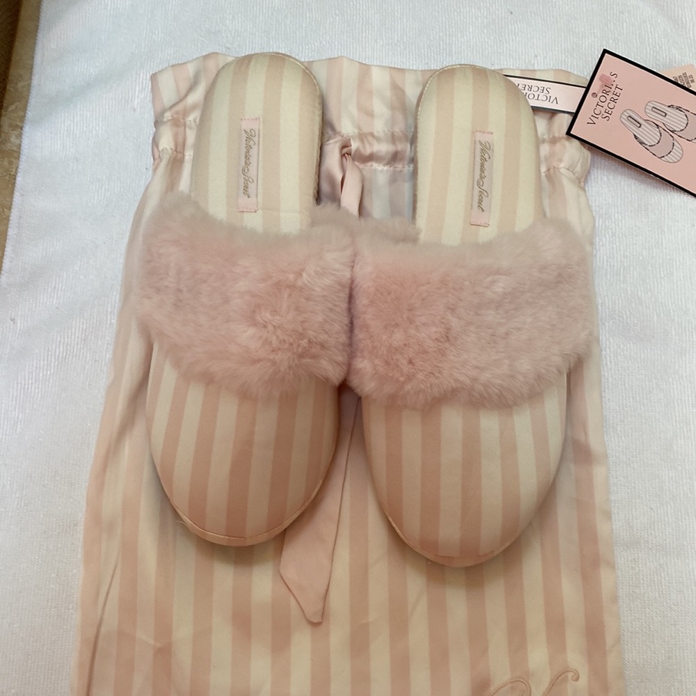 Victoria’s Secret Satin Slippers. Size Small 5-6 - Picture 2 of 3